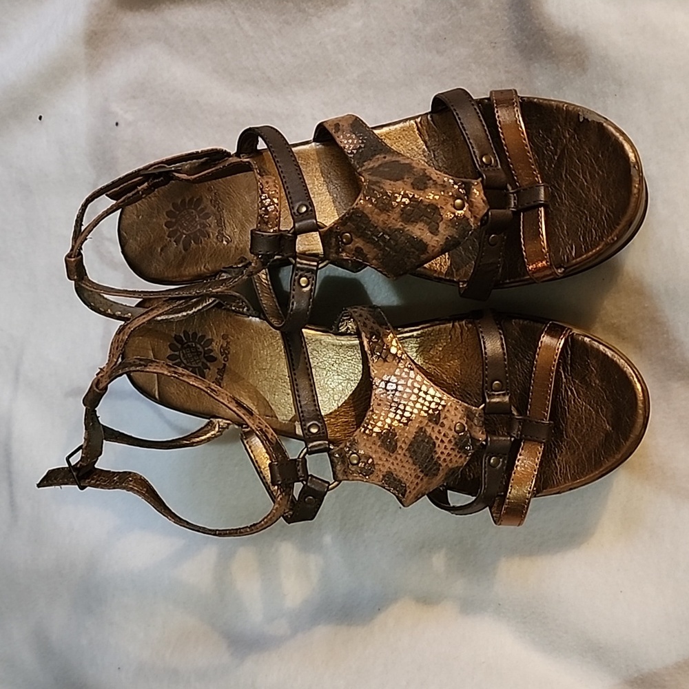 Yellow Box Print Wedge size 10